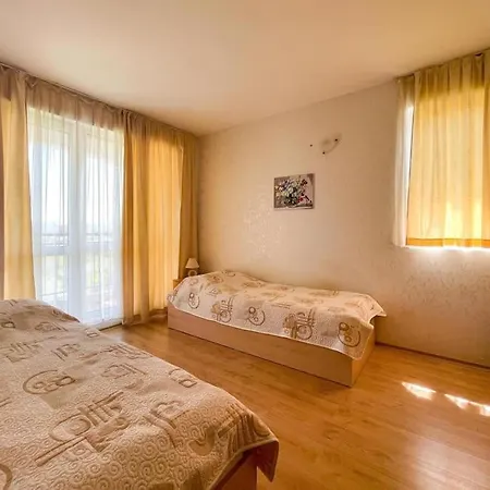 Apartament простор, панорамы и воздух в 3х комнатной квартире Ravda